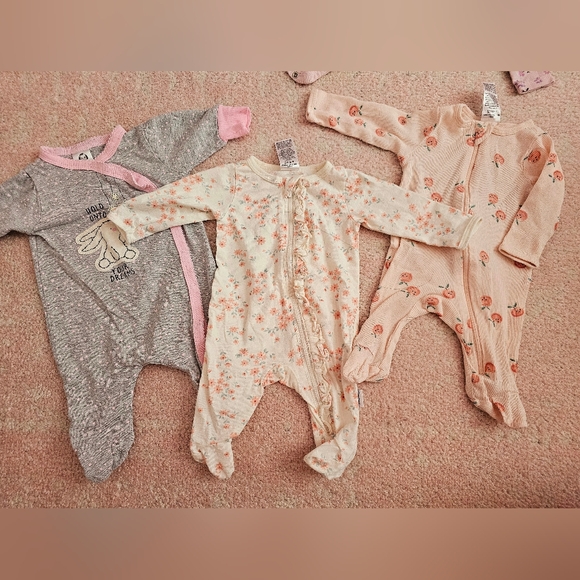 Gerber Bundle of Onesies - Picture 3 of 4